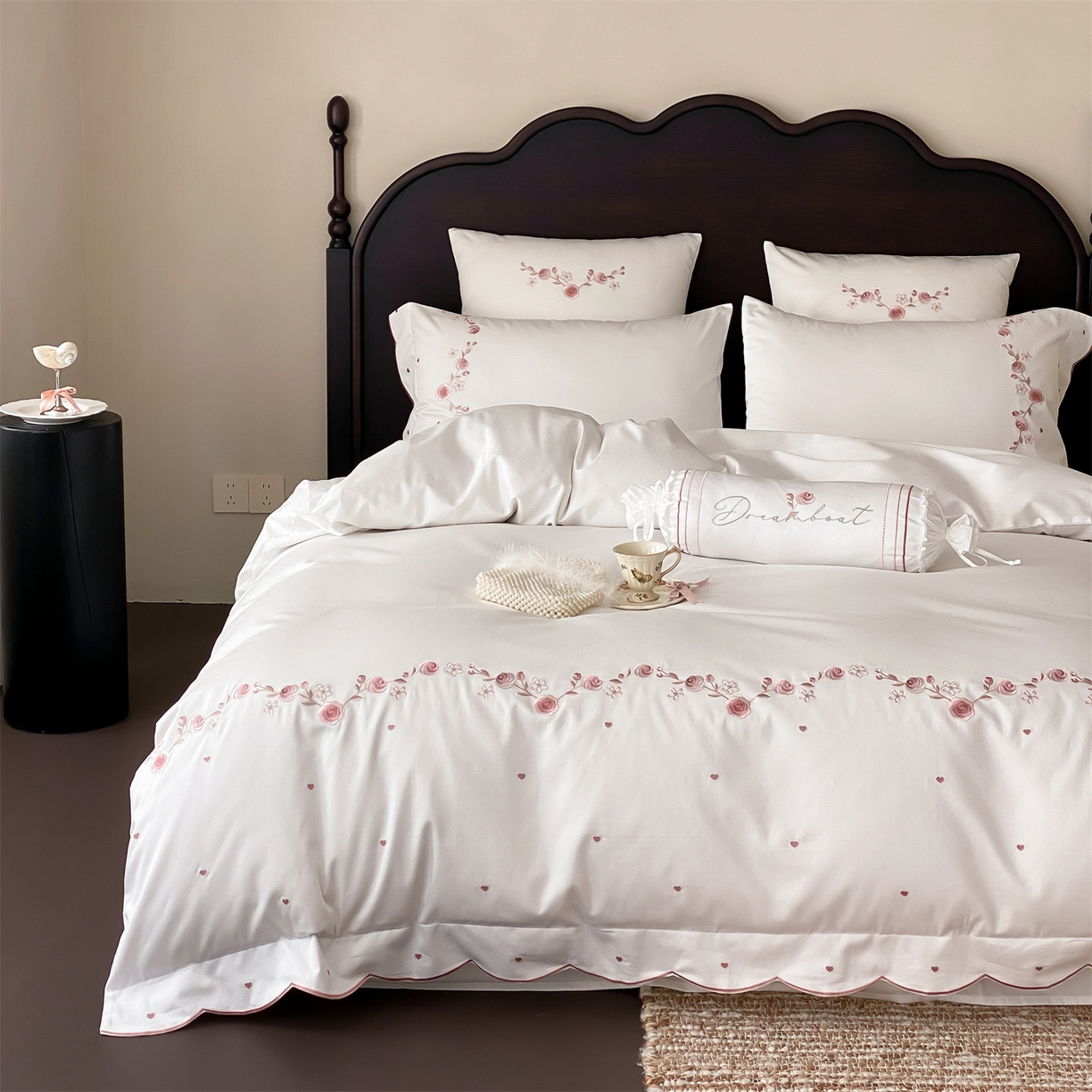 91家纺网 家纺一手货源 找家纺 （总）树下 2026新款a类100支50s双股刺绣高支高密贡缎长绒棉四件套全棉四件套-丹莓