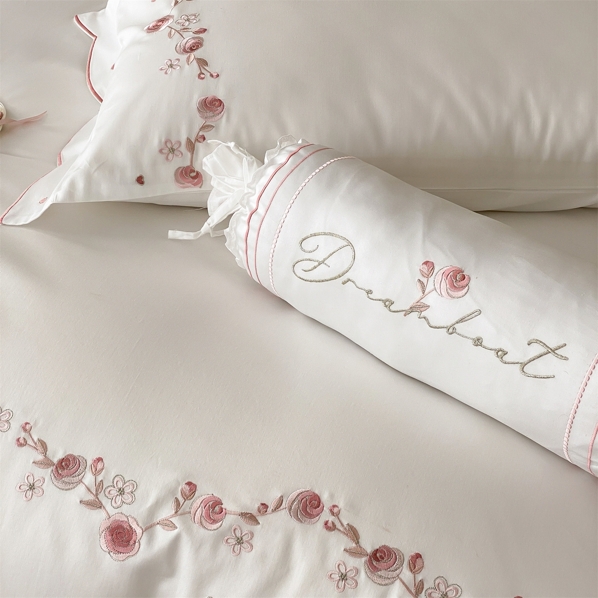 91家纺网 家纺一手货源 找家纺 （总）树下 2026新款a类100支50s双股刺绣高支高密贡缎长绒棉四件套全棉四件套-丹莓