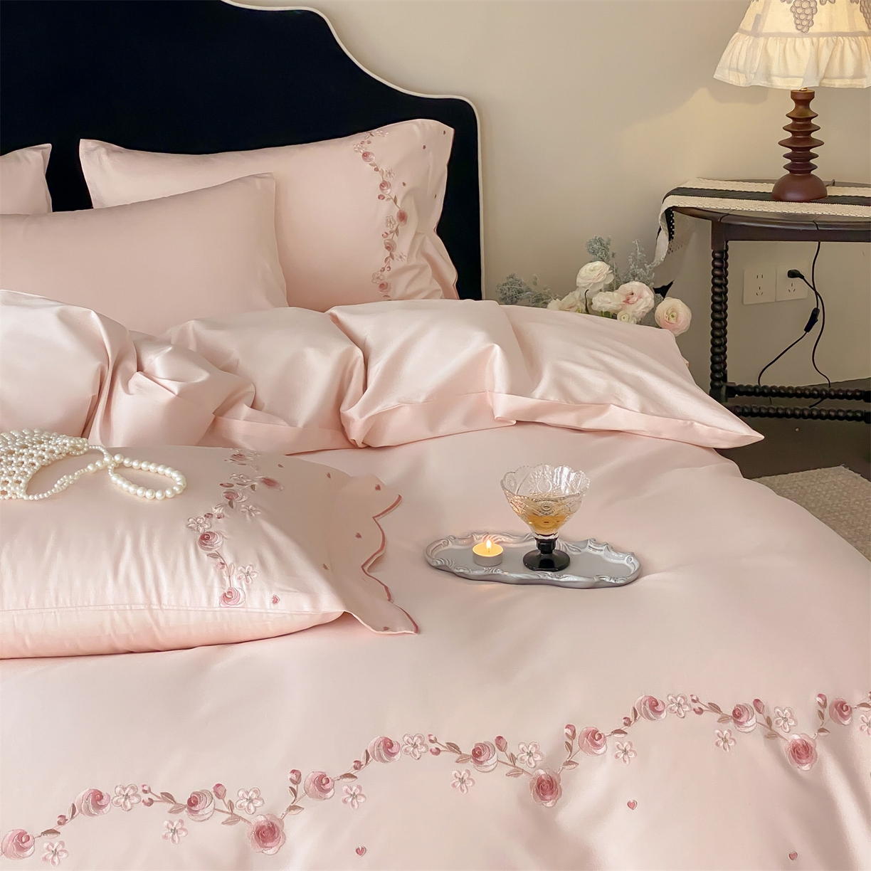 91家纺网 家纺一手货源 找家纺 树下 2026新款a类100支50s双股刺绣高支高密贡缎长绒棉四件套全棉四件套-丹莓 丹莓-粉