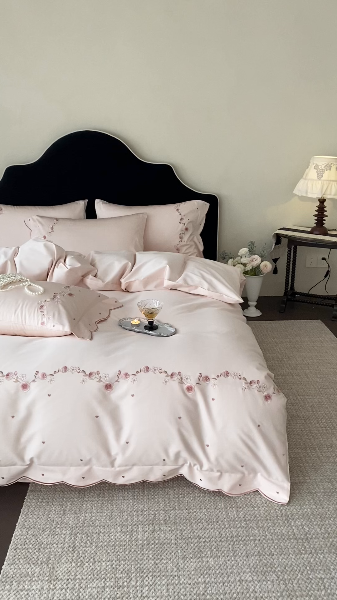 91家纺网 家纺一手货源 找家纺 树下 2026新款a类100支50s双股刺绣高支高密贡缎长绒棉四件套全棉四件套-丹莓 丹莓-粉