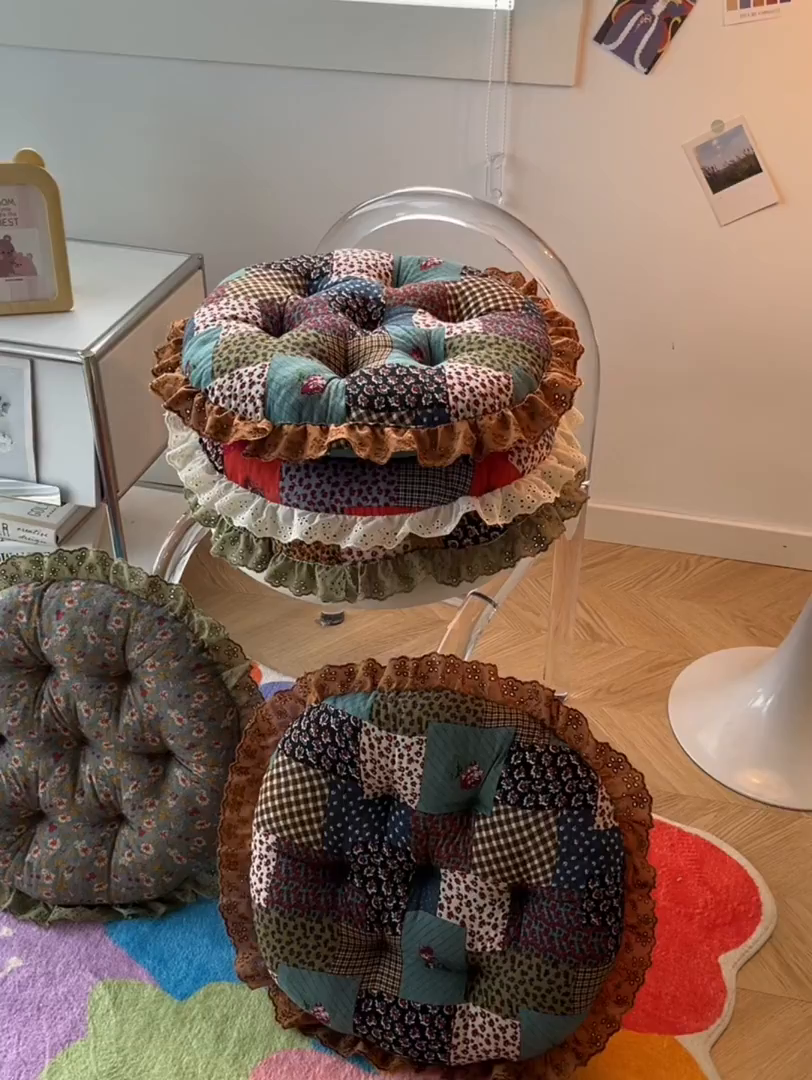 91家纺网 家纺一手货源 找家纺 （总）座享家 2026新款拼色仿棉麻花边团蒲坐垫