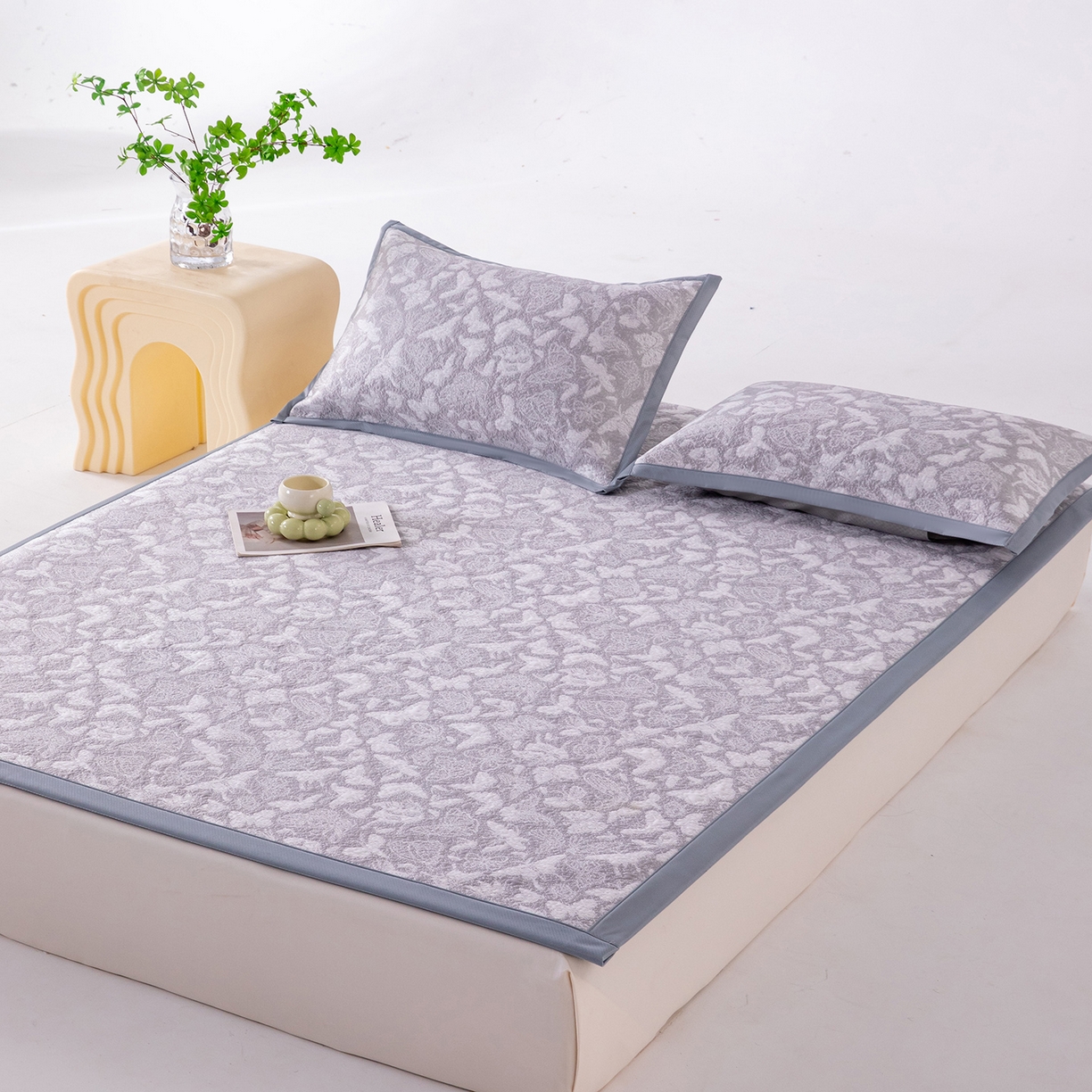 91家纺网 家纺一手货源 找家纺 （总）女子家纺 2026新款A类凉感冰豆豆双面提花席-漫天蝶舞系列