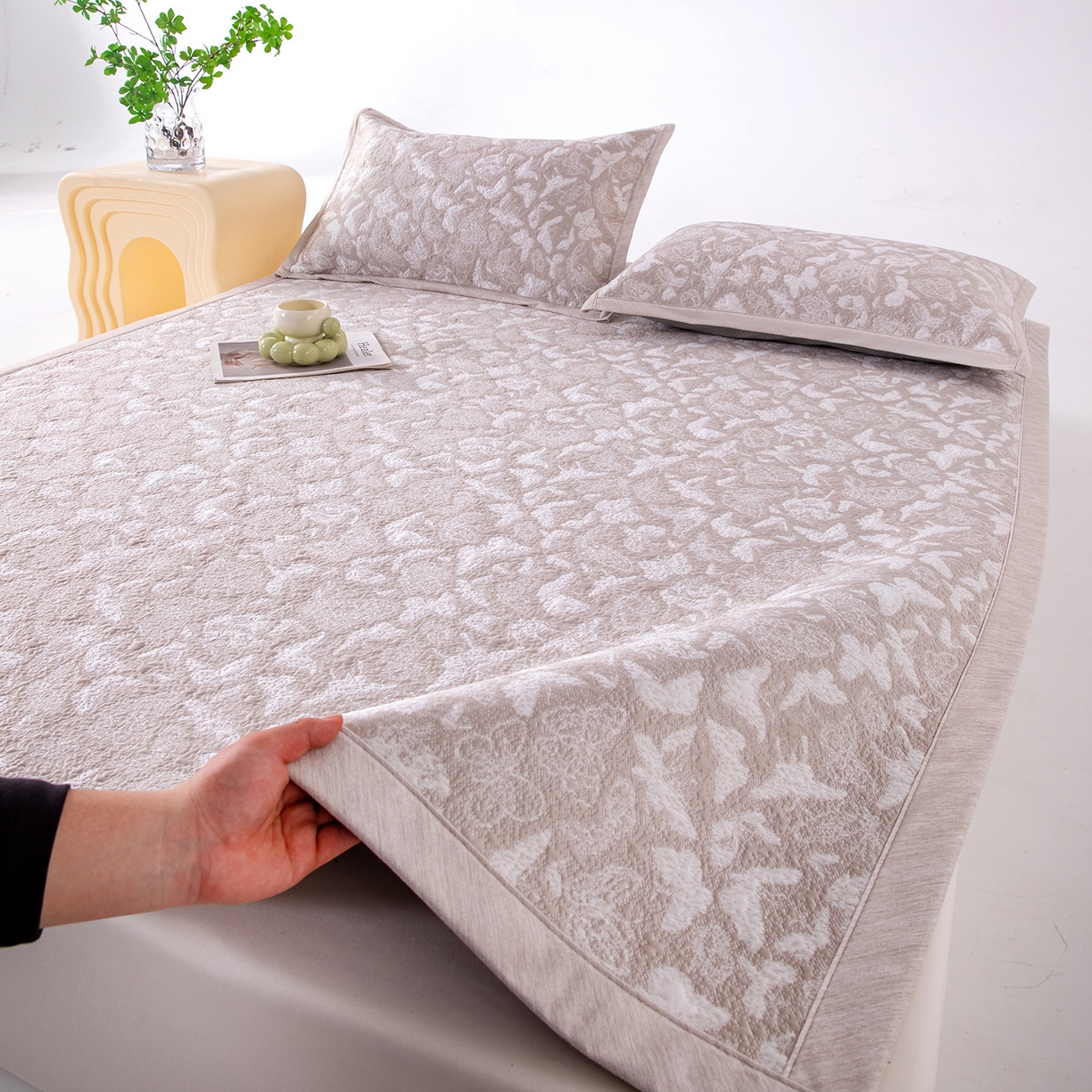 91家纺网 家纺一手货源 找家纺 （总）女子家纺 2026新款A类凉感冰豆豆双面提花席-漫天蝶舞系列