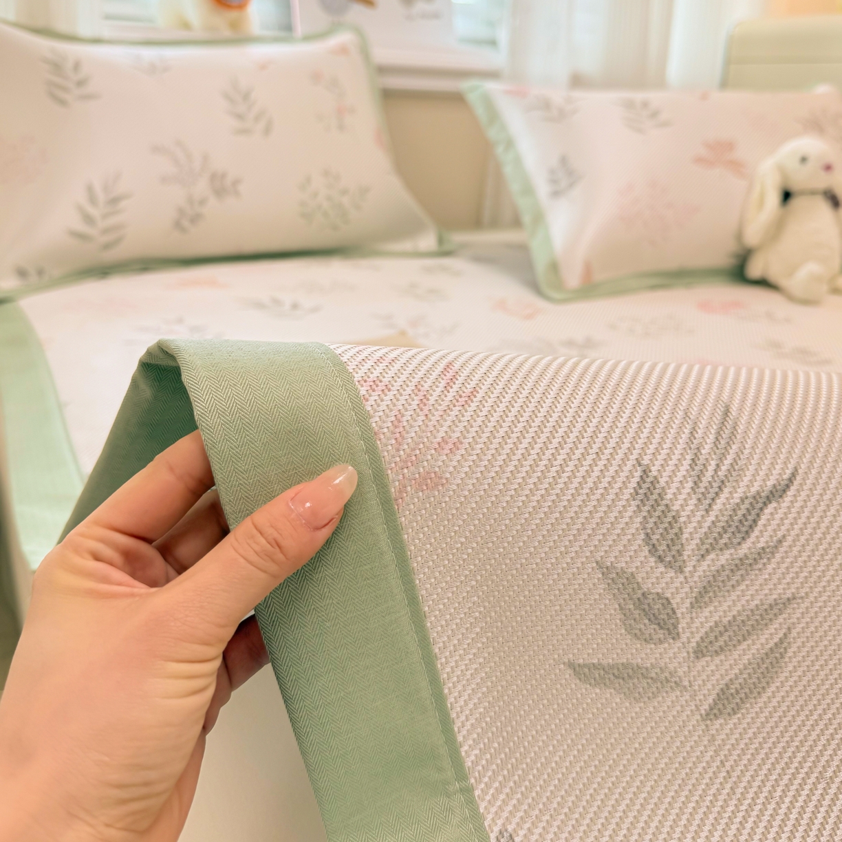 91家纺网 家纺一手货源 找家纺 慕尚家纺 2026新款清新凉感冰藤席平铺款 情人草