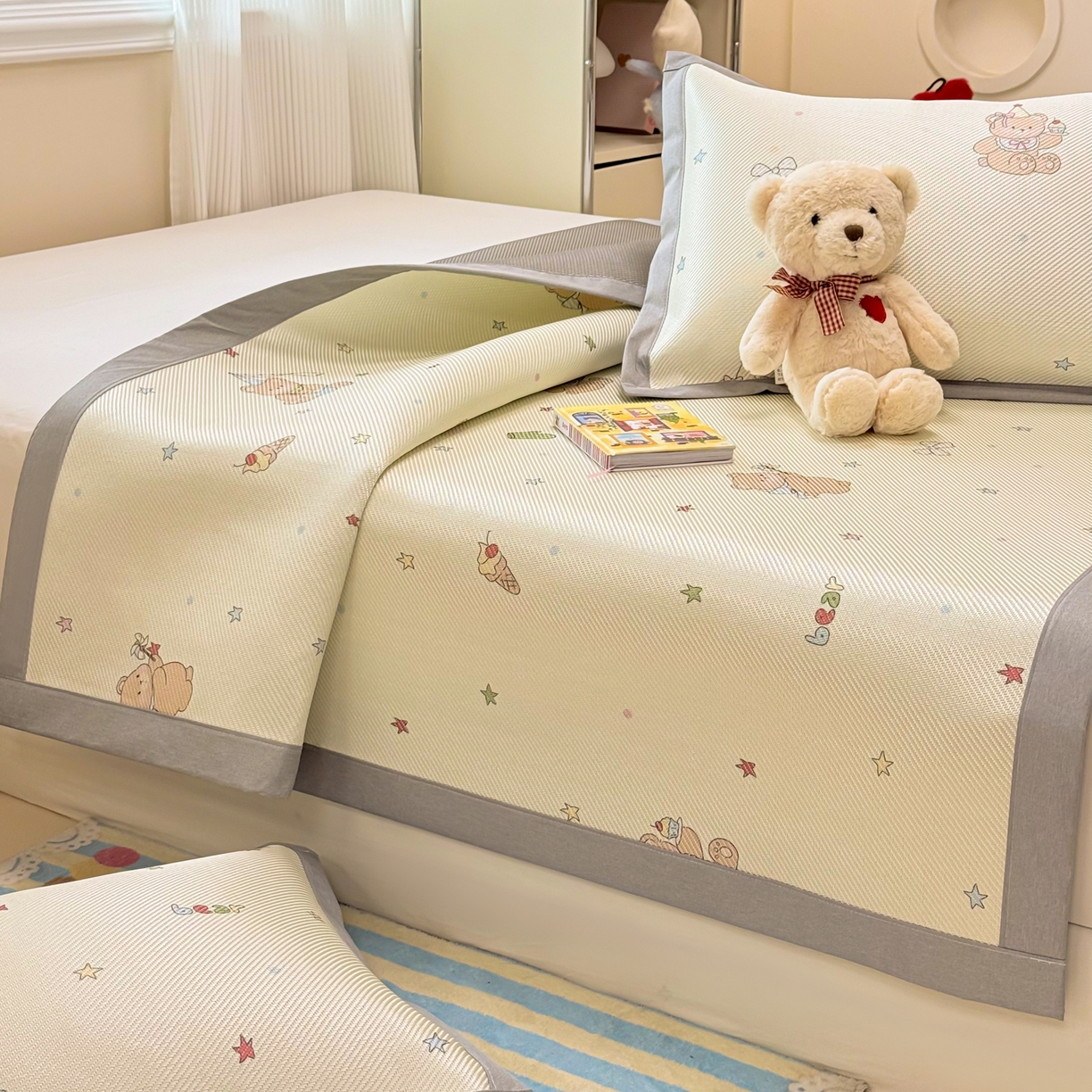 91家纺网 家纺一手货源 找家纺 慕尚家纺 2026新款清新凉感冰藤席平铺款 魔法小熊