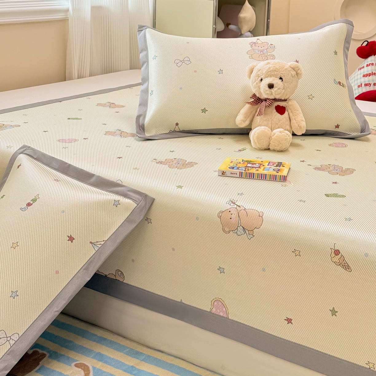 91家纺网 家纺一手货源 找家纺 慕尚家纺 2026新款清新凉感冰藤席平铺款 魔法小熊