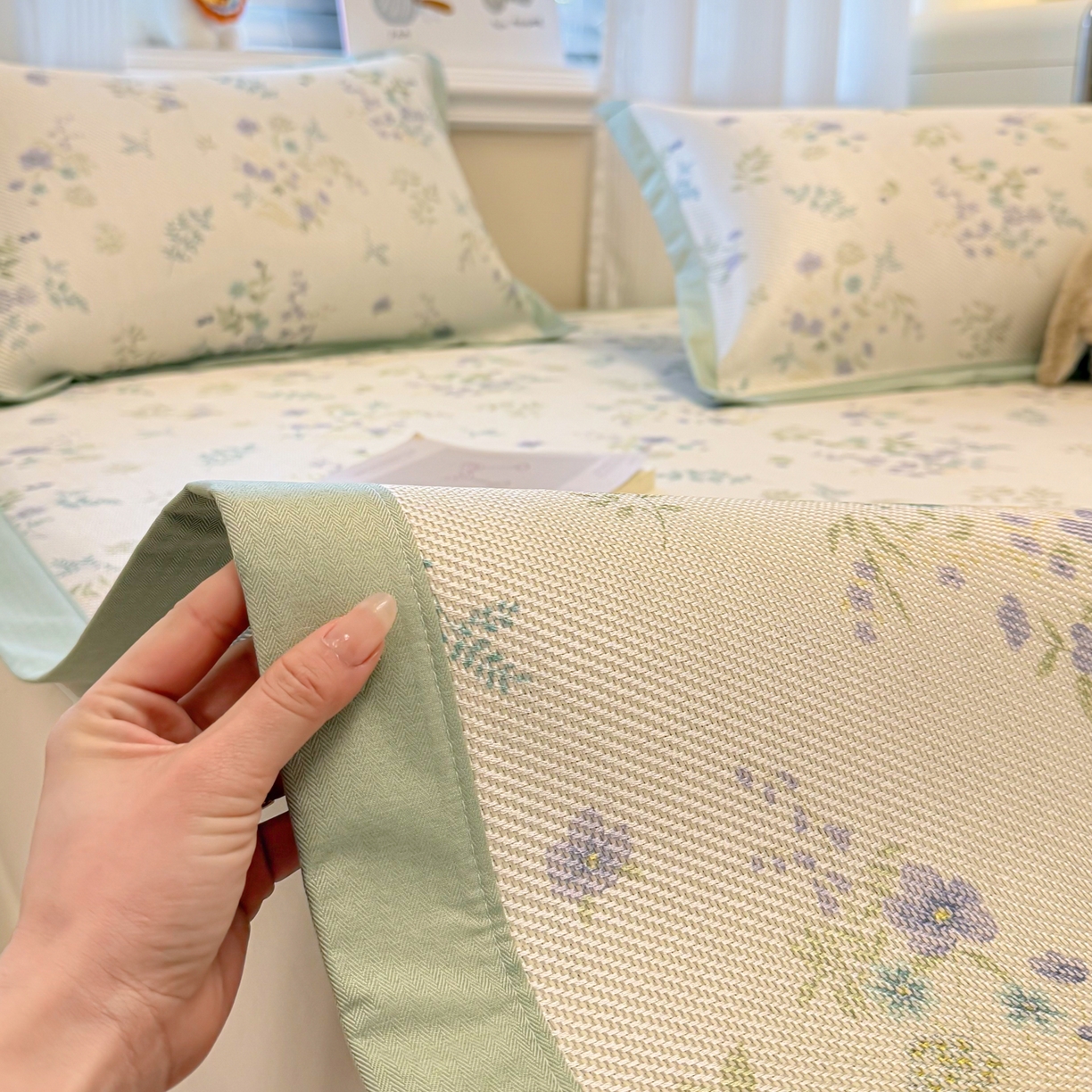 91家纺网 家纺一手货源 找家纺 慕尚家纺 2026新款清新凉感冰藤席平铺款 梦幻紫花