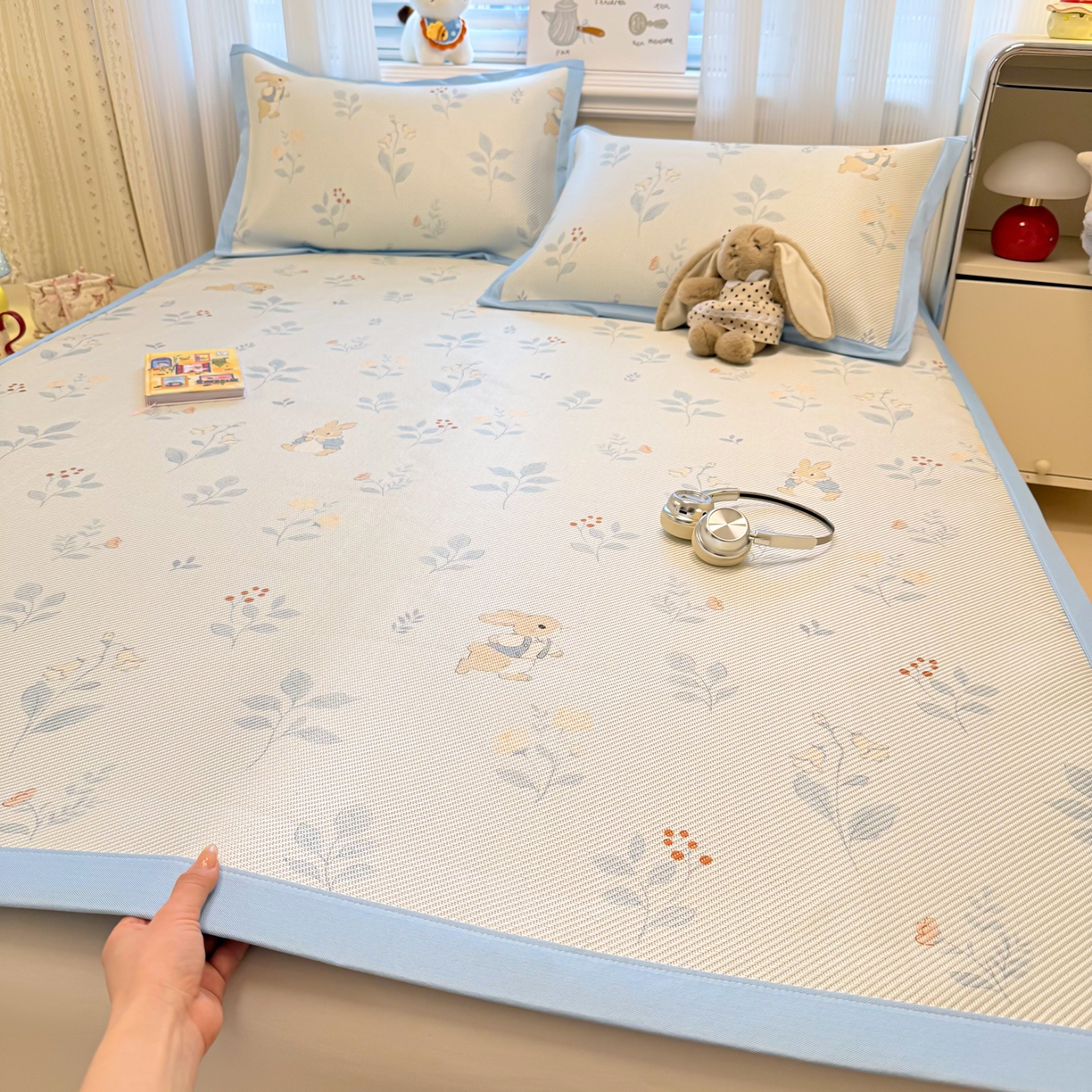 91家纺网 家纺一手货源 找家纺 慕尚家纺 2026新款清新凉感冰藤席平铺款 春日小兔