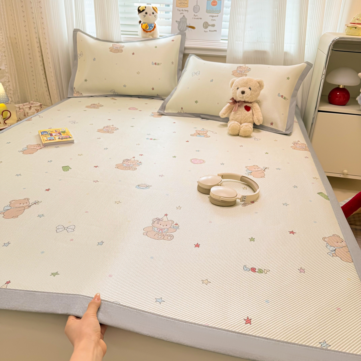 91家纺网 家纺一手货源 找家纺 慕尚家纺 2026新款清新凉感冰藤席平铺款 魔法小熊