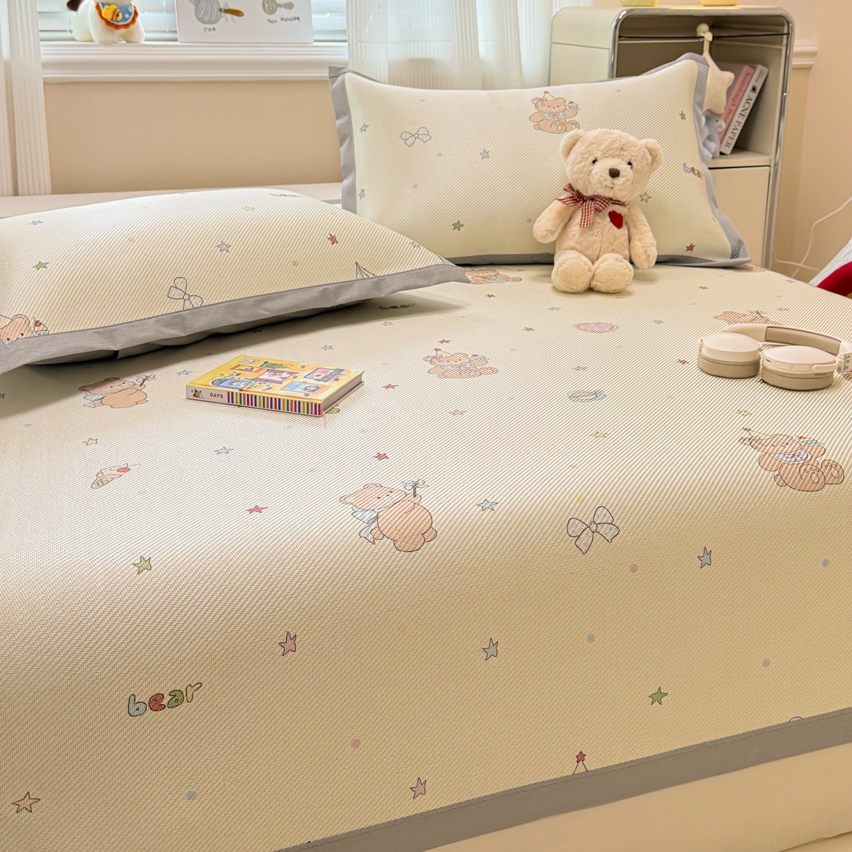 91家纺网 家纺一手货源 找家纺 慕尚家纺 2026新款清新凉感冰藤席平铺款 魔法小熊