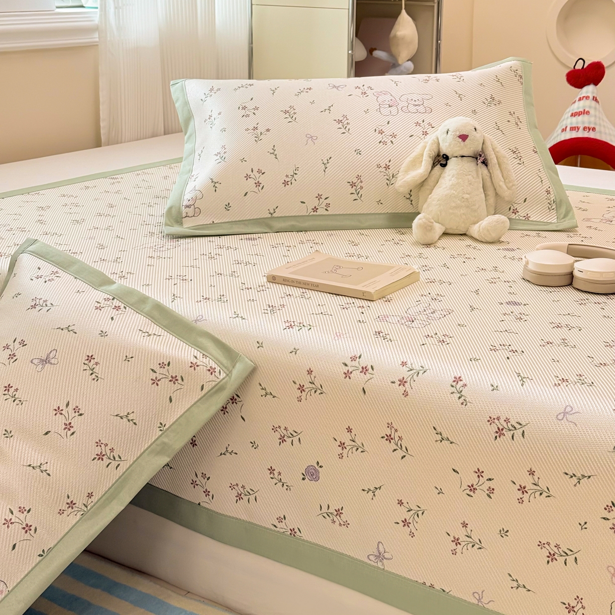 91家纺网 家纺一手货源 找家纺 慕尚家纺 2026新款清新凉感冰藤席平铺款 顽皮兔