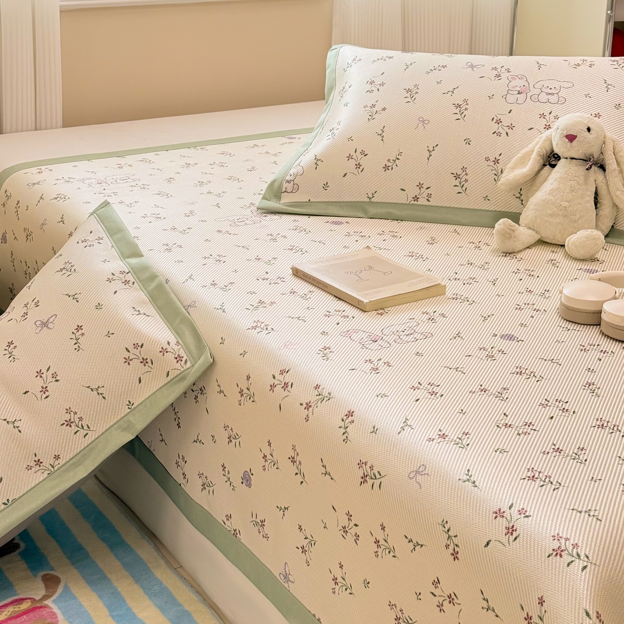 91家纺网 家纺一手货源 找家纺 慕尚家纺 2026新款清新凉感冰藤席平铺款 顽皮兔