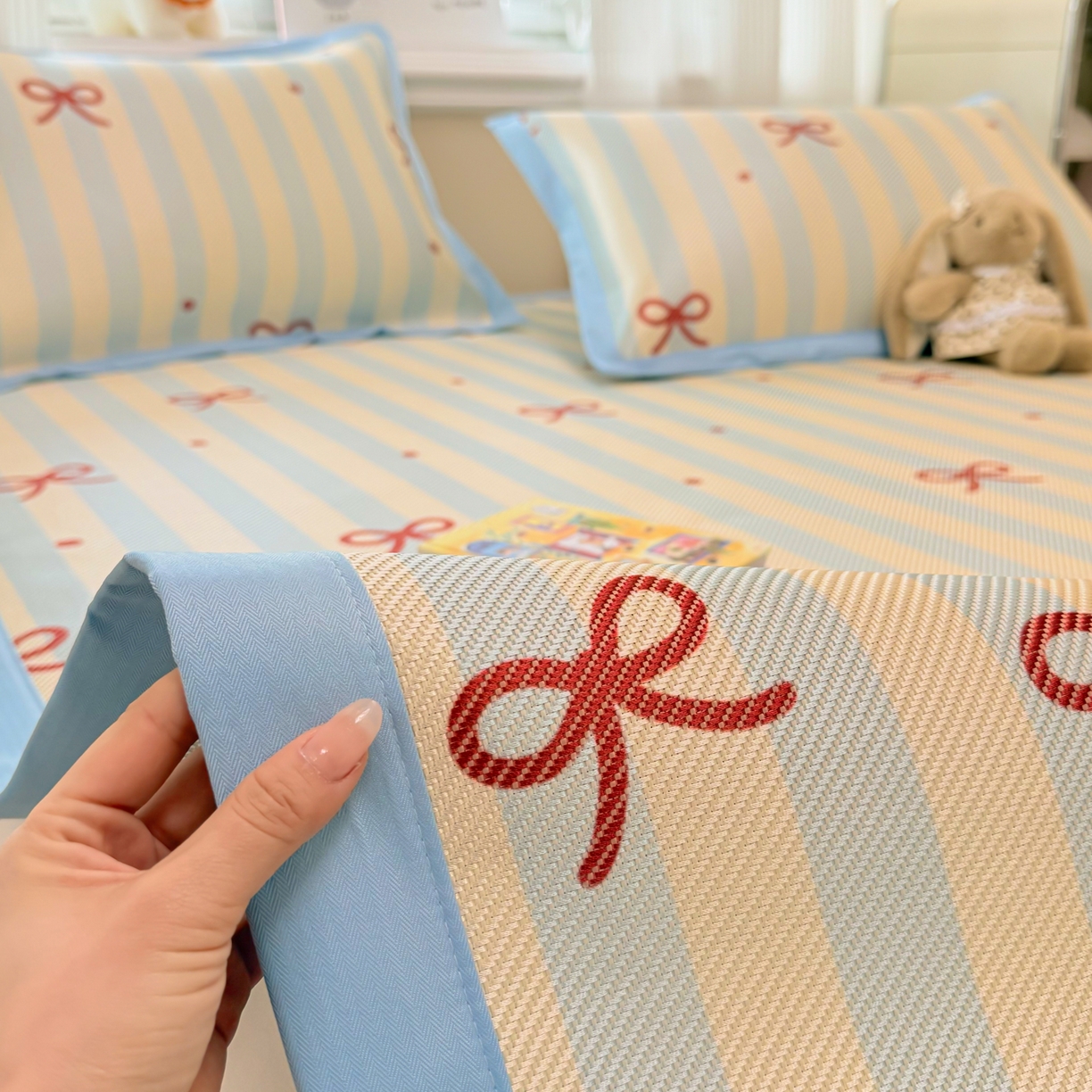 91家纺网 家纺一手货源 找家纺 慕尚家纺 2026新款清新凉感冰藤席平铺款 蝴蝶结