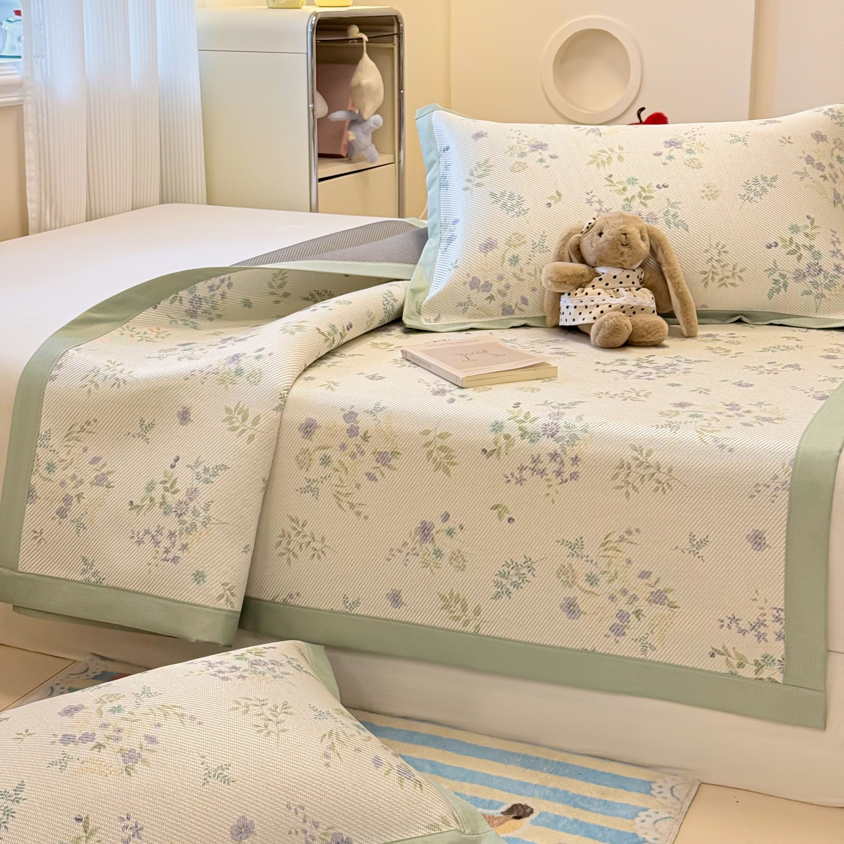 91家纺网 家纺一手货源 找家纺 慕尚家纺 2026新款清新凉感冰藤席平铺款 梦幻紫花