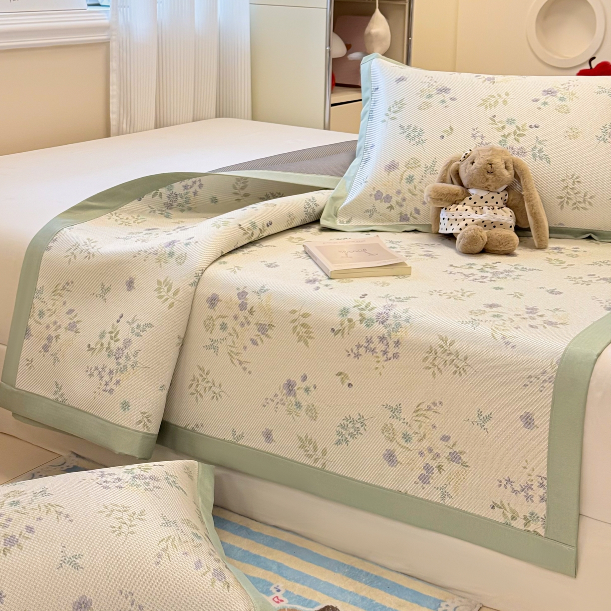 91家纺网 家纺一手货源 找家纺 慕尚家纺 2026新款清新凉感冰藤席平铺款 梦幻紫花