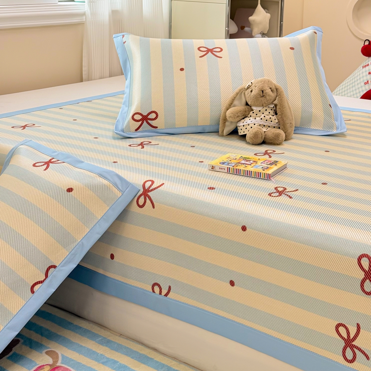 91家纺网 家纺一手货源 找家纺 慕尚家纺 2026新款清新凉感冰藤席平铺款 蝴蝶结