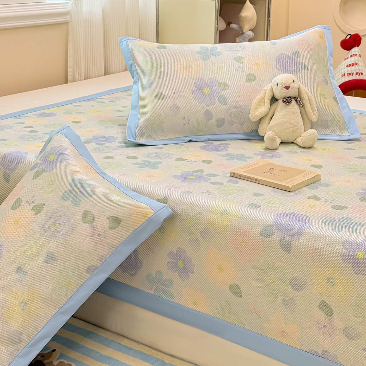 91家纺网 家纺一手货源 找家纺 慕尚家纺 2026新款清新凉感冰藤席平铺款 碎冰蓝