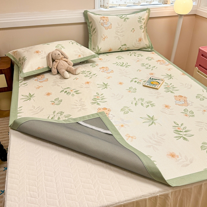 91家纺网 家纺一手货源 找家纺 慕尚家纺 2026新款清新凉感冰藤席平铺款 叶子熊