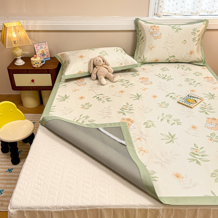 91家纺网 家纺一手货源 找家纺 慕尚家纺 2026新款清新凉感冰藤席平铺款 叶子熊