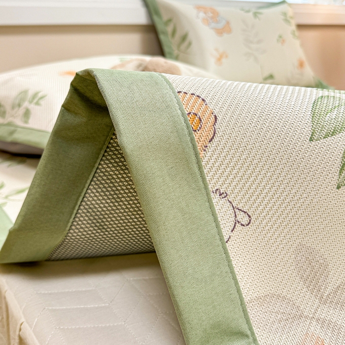 91家纺网 家纺一手货源 找家纺 慕尚家纺 2026新款清新凉感冰藤席平铺款 叶子熊