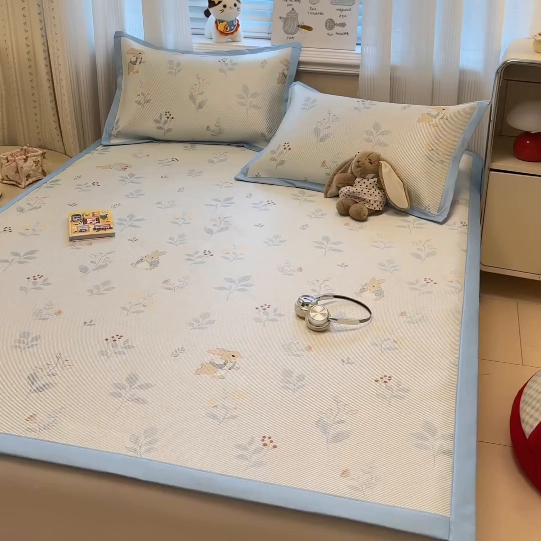 91家纺网 家纺一手货源 找家纺 慕尚家纺 2026新款清新凉感冰藤席平铺款 春日小兔