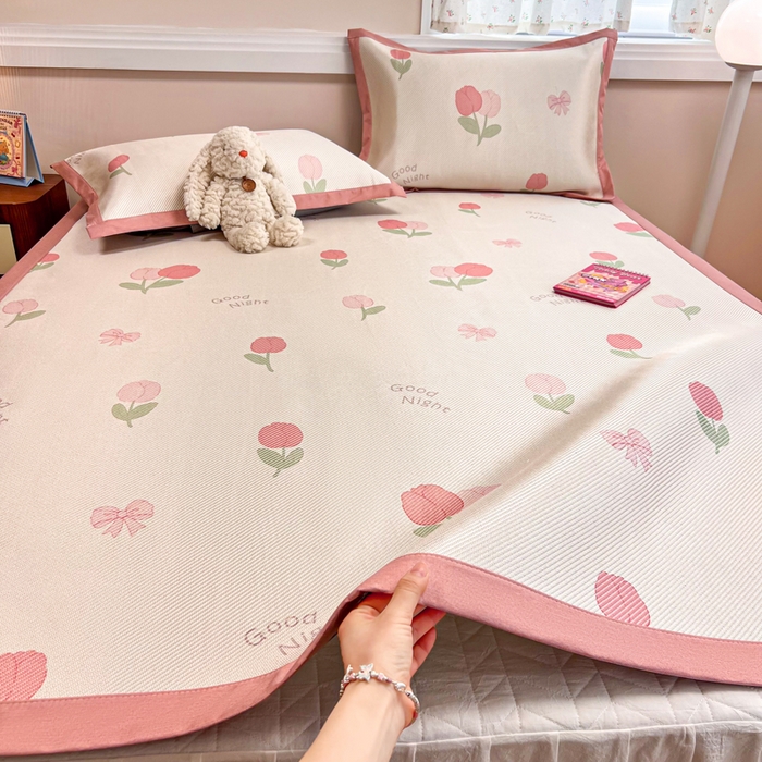 91家纺网 家纺一手货源 找家纺 慕尚家纺 2026新款清新凉感冰藤席平铺款 蝴蝶结郁金香