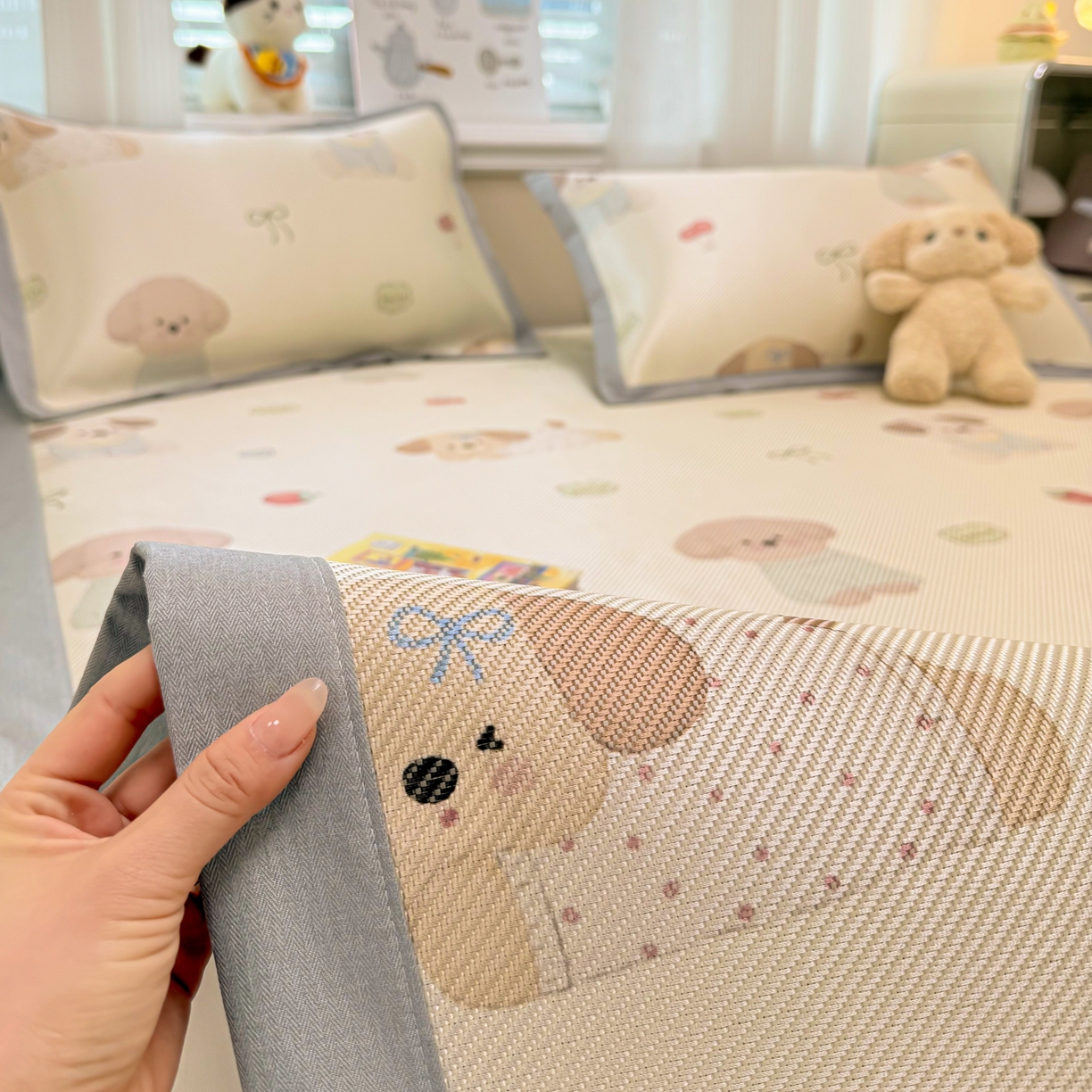 91家纺网 家纺一手货源 找家纺 慕尚家纺 2026新款清新凉感冰藤席平铺款 福禄小狗