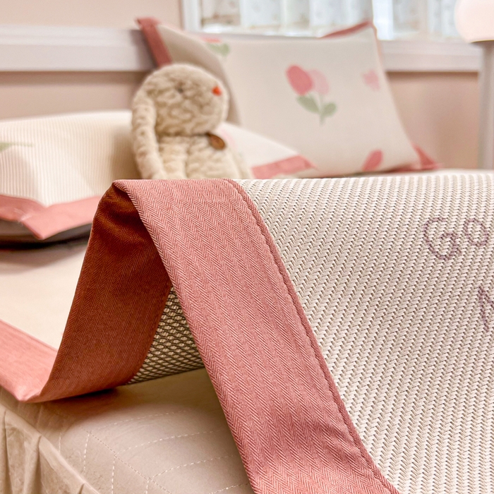 91家纺网 家纺一手货源 找家纺 慕尚家纺 2026新款清新凉感冰藤席平铺款 蝴蝶结郁金香