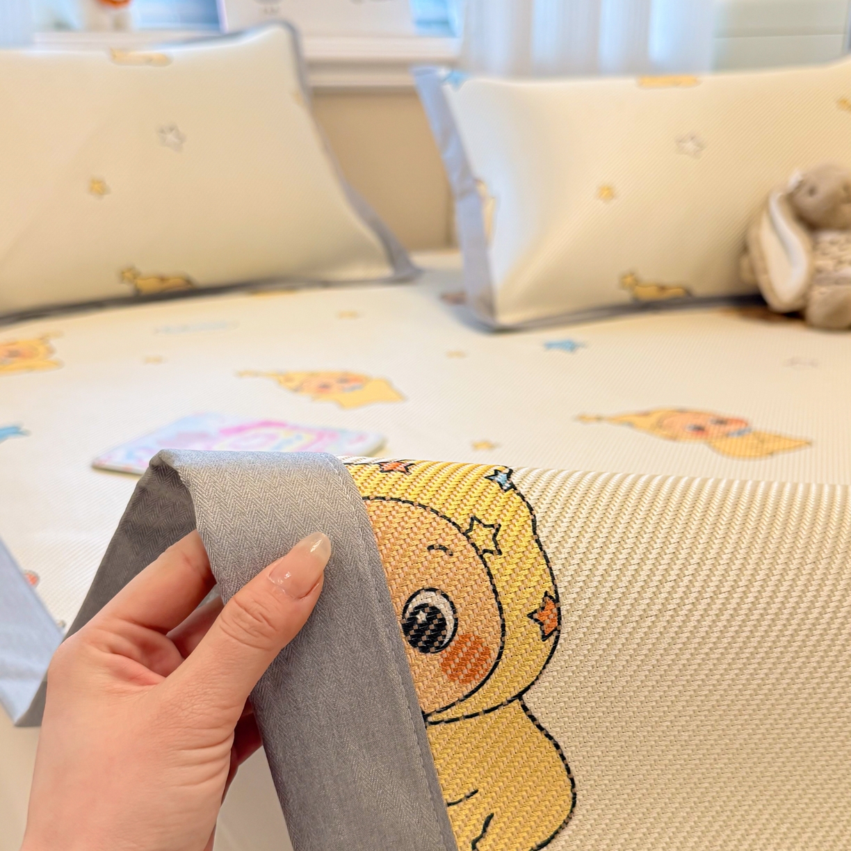 91家纺网 家纺一手货源 找家纺 慕尚家纺 2026新款清新凉感冰藤席平铺款 星星宝宝