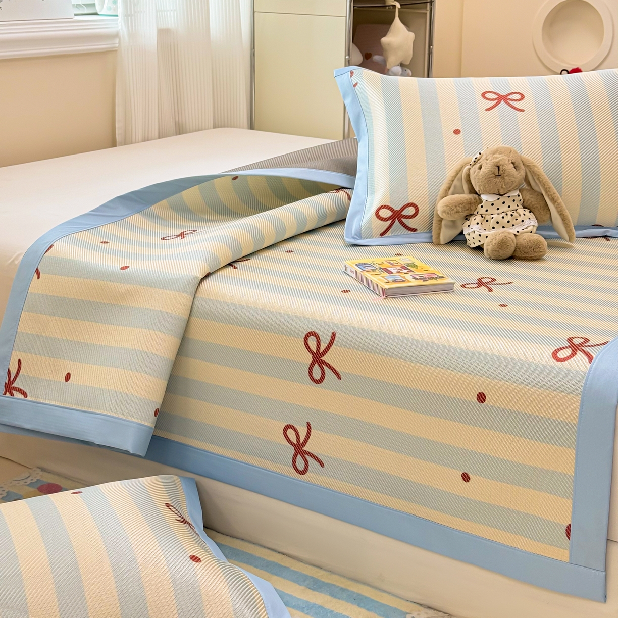 91家纺网 家纺一手货源 找家纺 慕尚家纺 2026新款清新凉感冰藤席平铺款 蝴蝶结