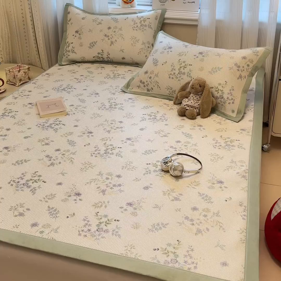 91家纺网 家纺一手货源 找家纺 慕尚家纺 2026新款清新凉感冰藤席平铺款 梦幻紫花