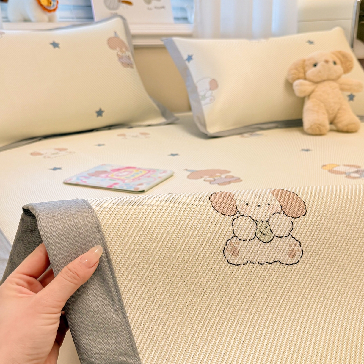 91家纺网 家纺一手货源 找家纺 慕尚家纺 2026新款清新凉感冰藤席平铺款 小毛球