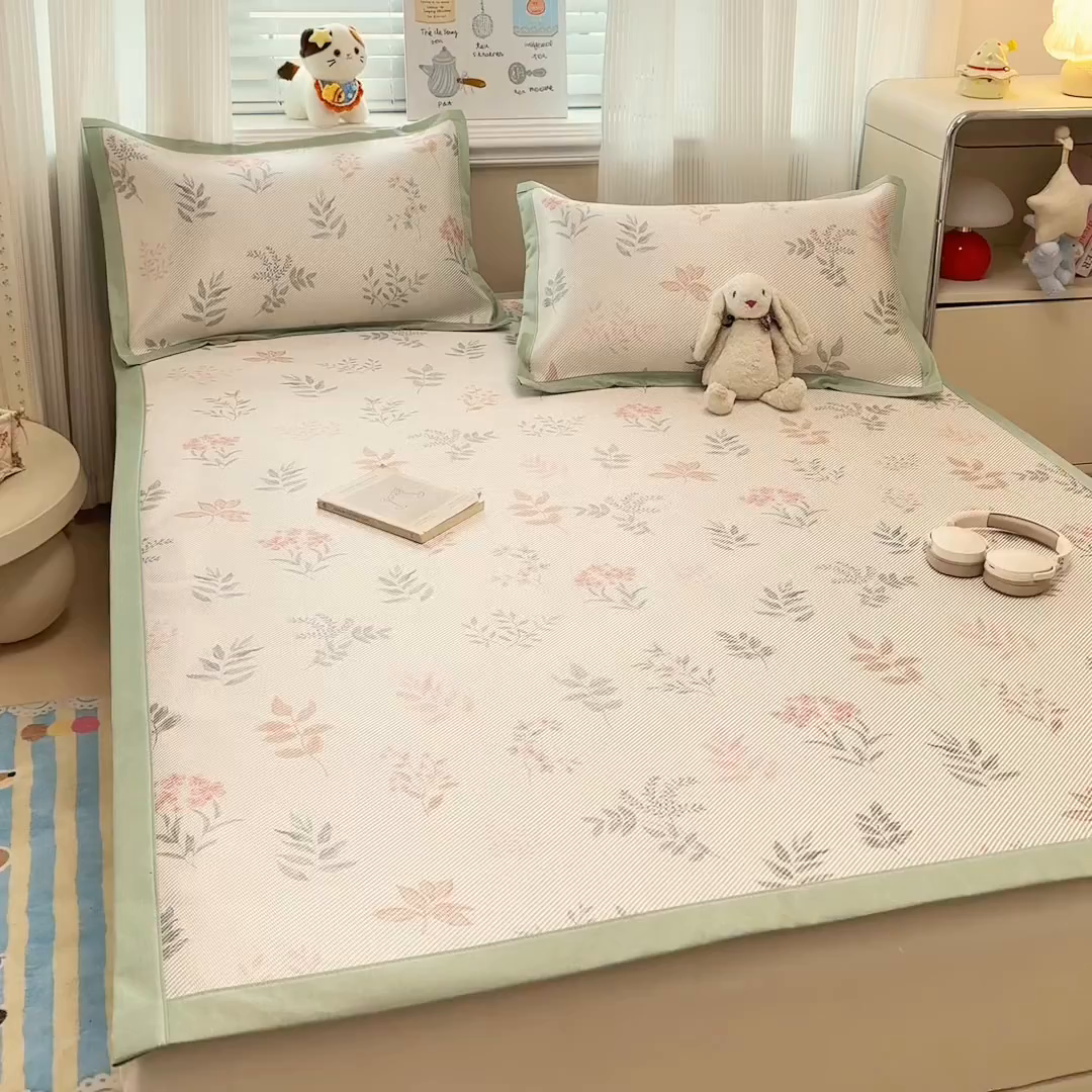 91家纺网 家纺一手货源 找家纺 慕尚家纺 2026新款清新凉感冰藤席平铺款 叶子熊