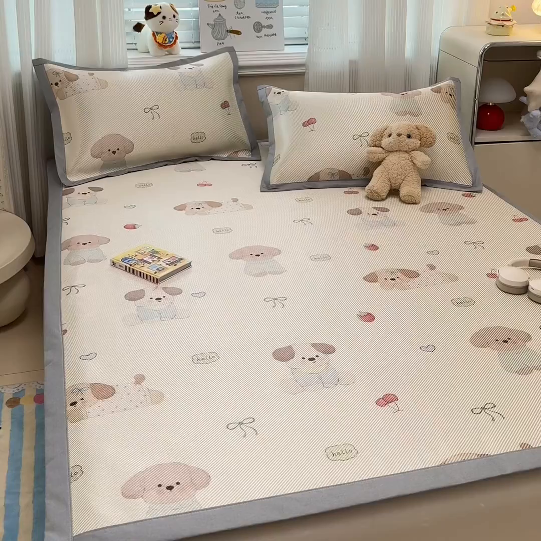 91家纺网 家纺一手货源 找家纺 慕尚家纺 2026新款清新凉感冰藤席平铺款 福禄小狗