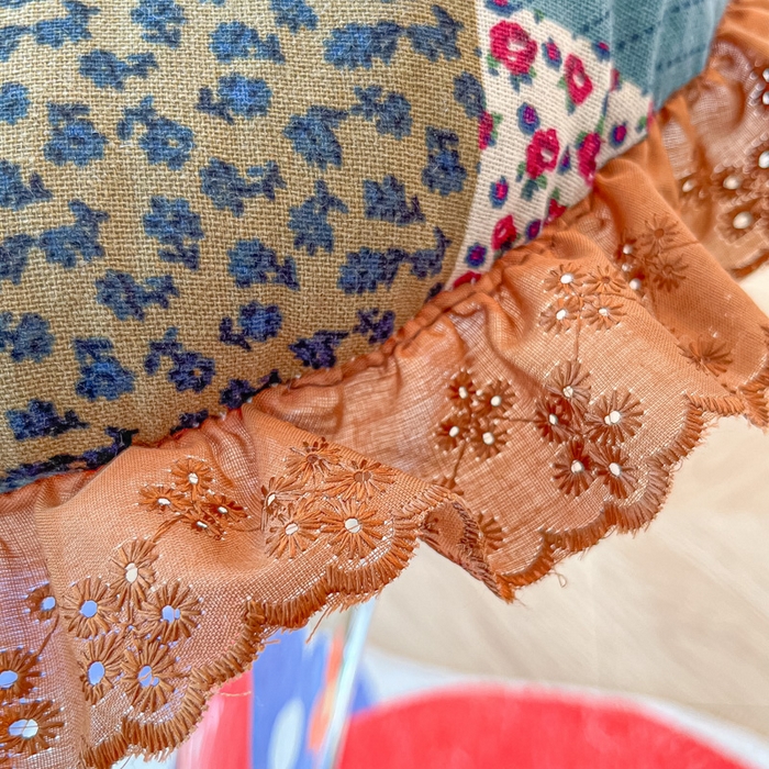 91家纺网 家纺一手货源 找家纺 座享家 2026新款拼色仿棉麻花边团蒲坐垫 竹月