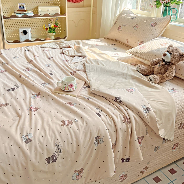 91家纺网 家纺一手货源 找家纺 卡普二店 2026新款A类锦氨凉感印花夏被四件套床盖凉席款--凉席床盖 软糖小熊