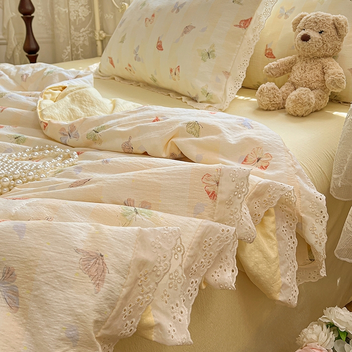 91家纺网 家纺一手货源 找家纺 优尚佳生活馆 2026新款云感皱皱纱全棉花边款夏被四件套 蝶儿飞