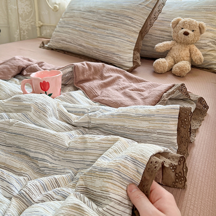 91家纺网 家纺一手货源 找家纺 优尚佳生活馆 2026新款云感皱皱纱全棉花边款夏被四件套 暮纱