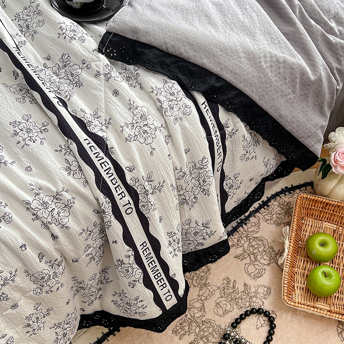 91家纺网 家纺一手货源 找家纺 优尚佳生活馆 2026新款云感皱皱纱全棉花边款夏被四件套 清墨