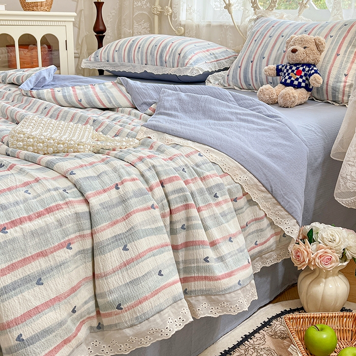 91家纺网 家纺一手货源 找家纺 优尚佳生活馆 2026新款云感皱皱纱全棉花边款夏被四件套 蓝屿