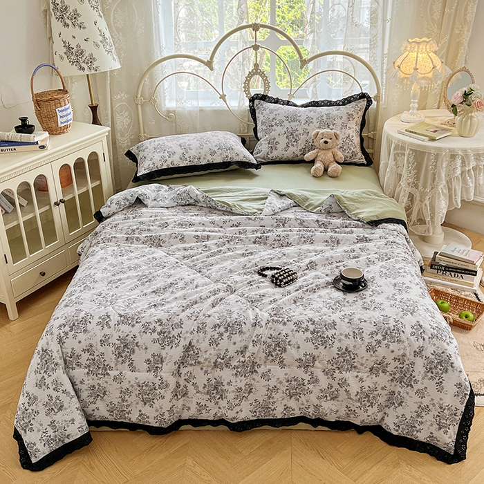 91家纺网 家纺一手货源 找家纺 优尚佳生活馆 2026新款云感皱皱纱全棉花边款夏被四件套 疏影