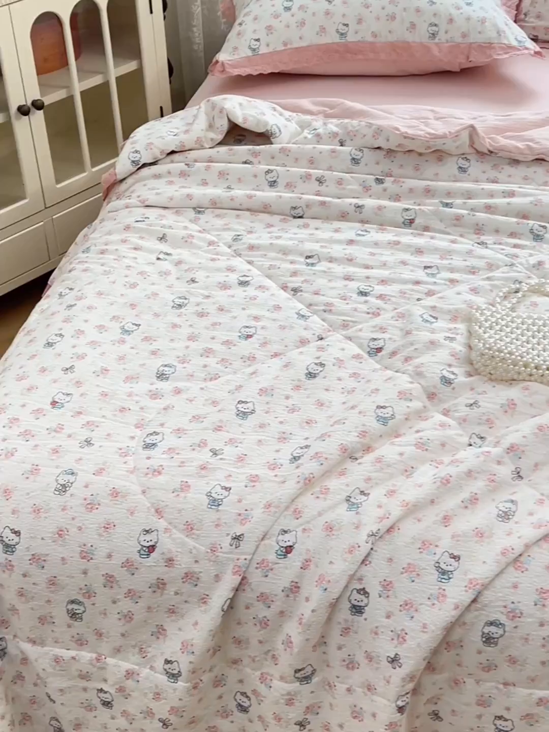 91家纺网 家纺一手货源 找家纺 优尚佳生活馆 2026新款云感皱皱纱全棉花边款夏被四件套 甜喵