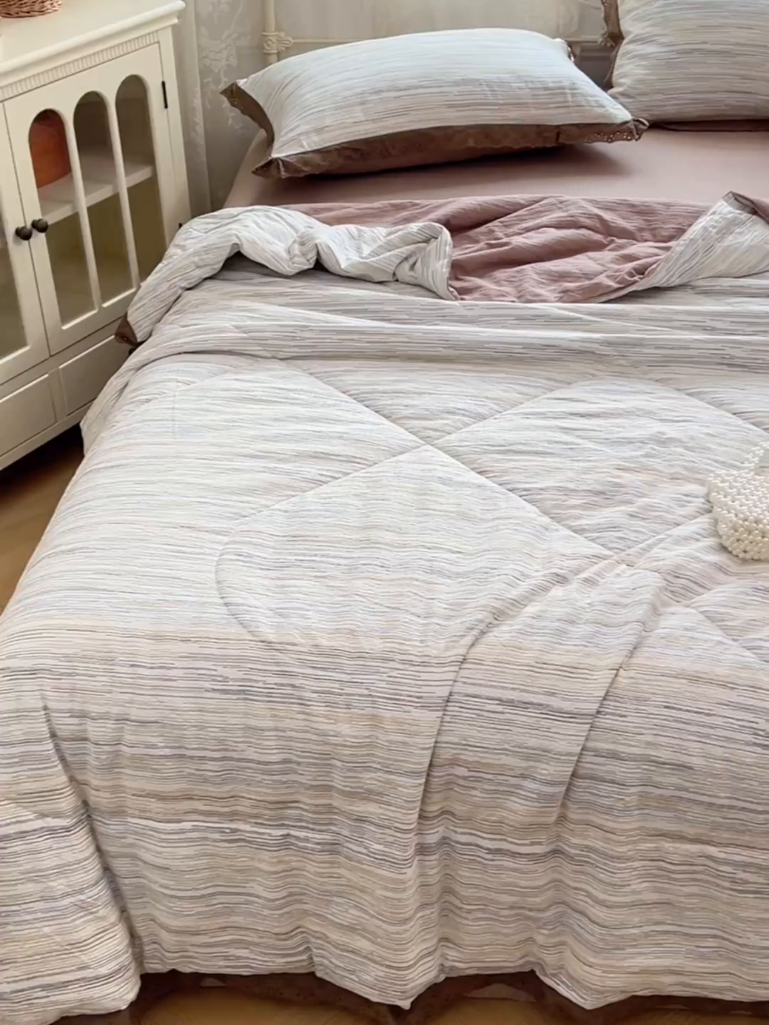 91家纺网 家纺一手货源 找家纺 优尚佳生活馆 2026新款云感皱皱纱全棉花边款夏被四件套 暮纱