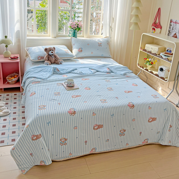 91家纺网 家纺一手货源 找家纺 卡普二店 2026新款A类锦氨凉感印花夏被四件套床盖凉席款--凉席床盖 条纹熊