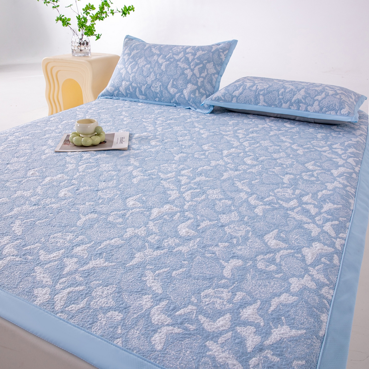 91家纺网 家纺一手货源 找家纺 女子家纺 2026新款A类凉感冰豆豆双面提花席-漫天蝶舞系列 漫天蝶舞-天空蓝