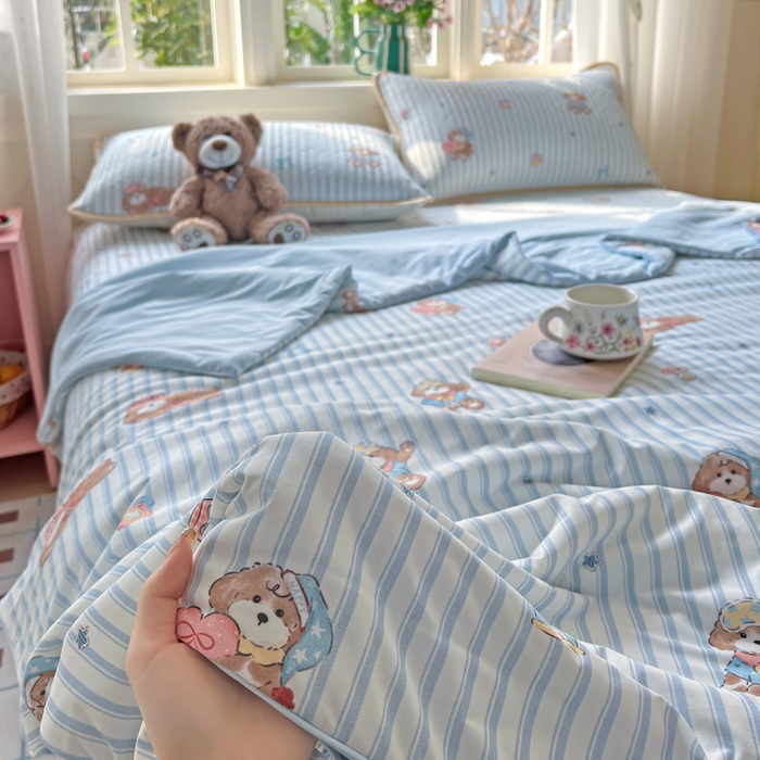 91家纺网 家纺一手货源 找家纺 卡普二店 2026新款A类锦氨凉感印花夏被四件套床盖凉席款--凉席床盖 条纹熊