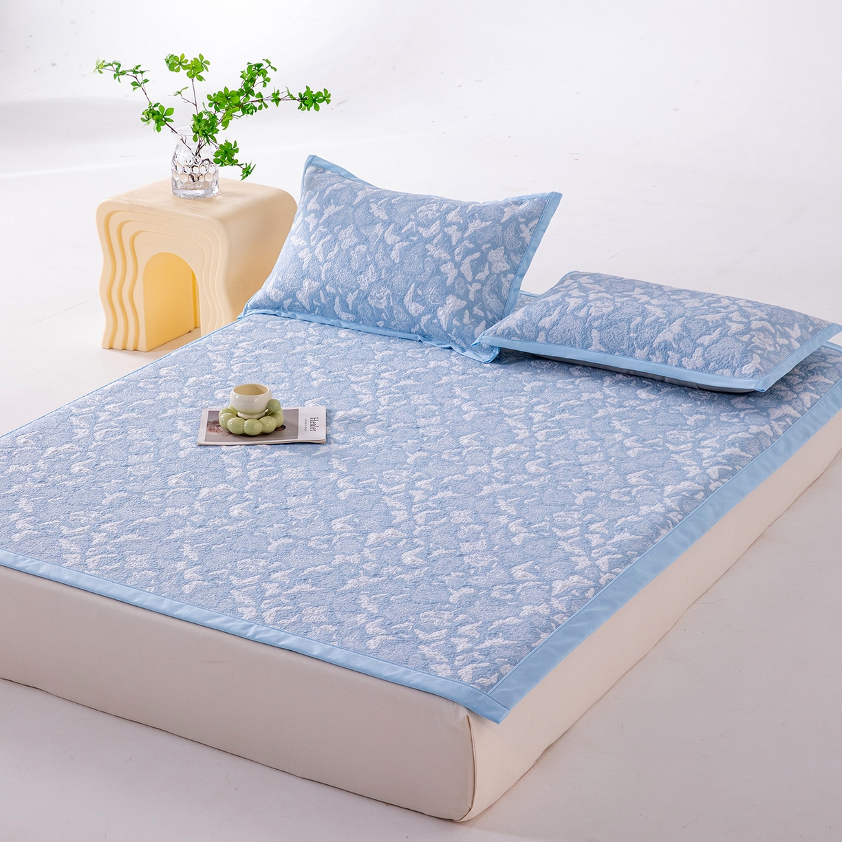 91家纺网 家纺一手货源 找家纺 女子家纺 2026新款A类凉感冰豆豆双面提花席-漫天蝶舞系列 漫天蝶舞-天空蓝