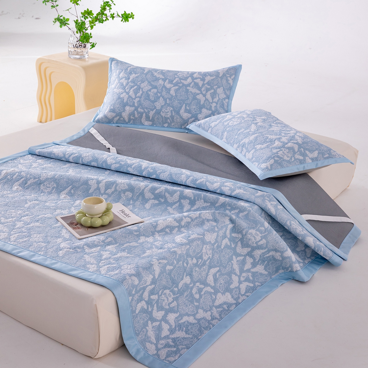 91家纺网 家纺一手货源 找家纺 女子家纺 2026新款A类凉感冰豆豆双面提花席-漫天蝶舞系列 漫天蝶舞-天空蓝