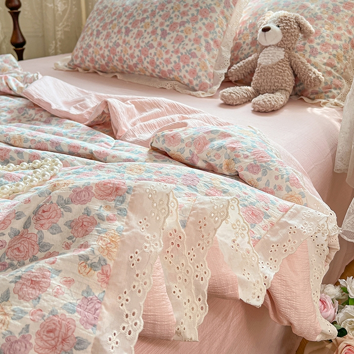 91家纺网 家纺一手货源 找家纺 优佳优品 2026新款云感皱皱纱全棉花边款夏被四件套 粉糯