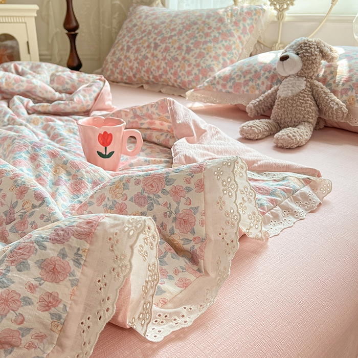 91家纺网 家纺一手货源 找家纺 优佳优品 2026新款云感皱皱纱全棉花边款夏被四件套 粉糯